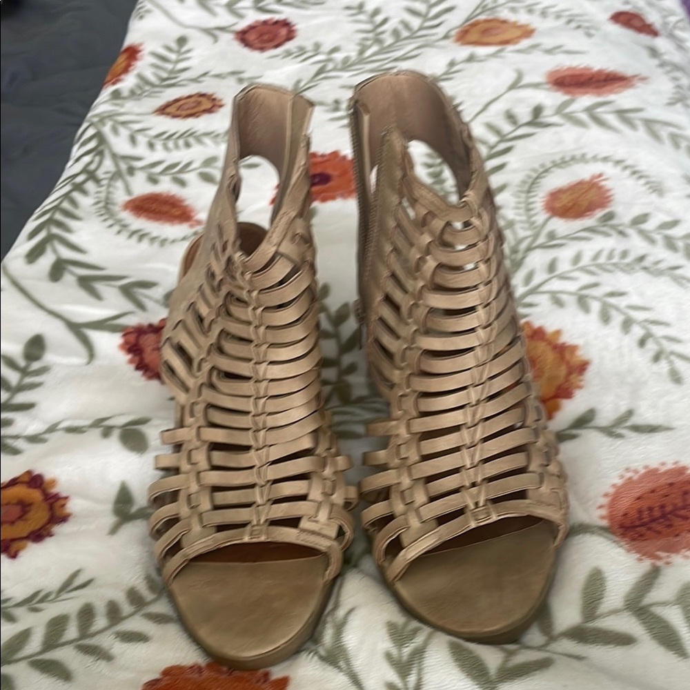 Elegant Tan Women's Sandals